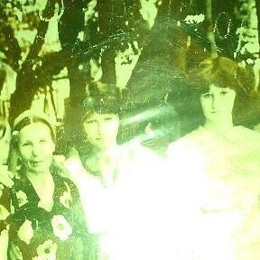 Фотография "Мамочка и  три ее дочки и старший внук Валерочка"