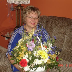 Фотография "Корзина цветов в День Рождения от детей и внучек"