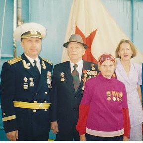 Фотография "Подъём Флага. День ВМФ 2002г."