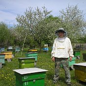 Пчеловод Виталий Демин