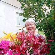 Нина Сухомлинова