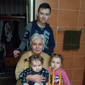 Фотография "Бабуля с внуком и с внучками"