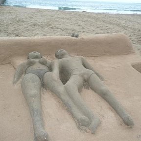 Фотография "Я справа :)
задолбали слепые модеры, которые реальных людей от песочных отличить не могут"