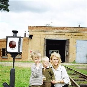 Фотография "Семейство - лето'05, Переславль, музей &quot;Кукушка&quot;"