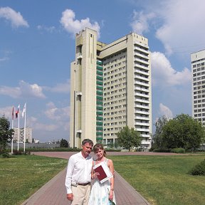 Фотография "Я и моя младшая дочь. Москва Государственный университет управления. Вручение диплома!!!"