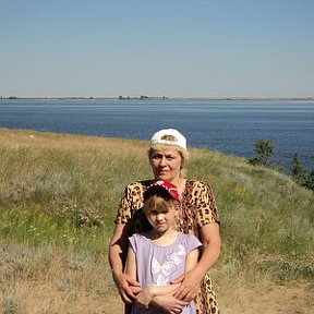 Фотография "На берегу Волги с внученькой Катенькой."