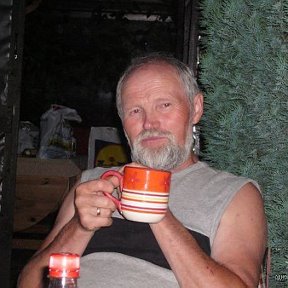 Фотография "Я, в саду, пью чай. 2008 г."