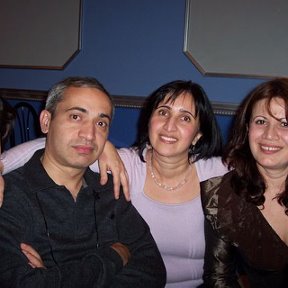 Фотография "       я и мои сёстры.
            2007 год"