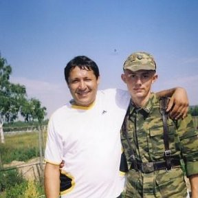 Фотография "г.Вольск ,Красная поляна ,август 2008 года.Я с сыном после зачисления его в военное училище"