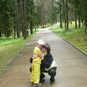 Фотография "мемориал в Катыни июнь 2008 совместно с сыном"