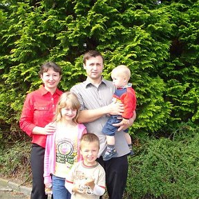 Фотография "Я с семьей.июль 2007 год."