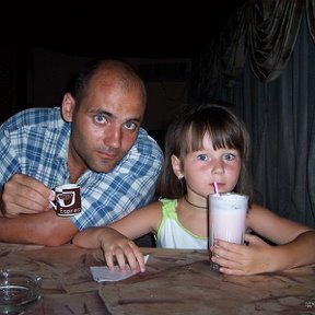 Фотография "Я и моя доча
август 2007"