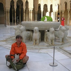 Фотография "В сердце всякого, кто увидит этот фонтан поселится любовь. Враги наши будут повержены и мы будем жить вечно.     Гранада. Альгамбра. Дворик львов."