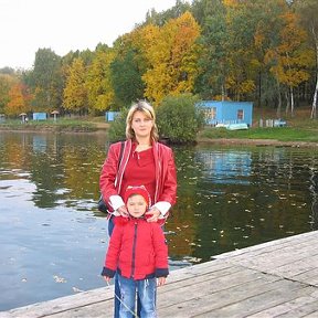 Фотография "фото 2005 года. озеро Сенеж г. Солнечногорск, &quot;Выстрел&quot;. Я стою со своей дочкой Настенькой. А внутри меня сынишка Владик, но его пока не видно."