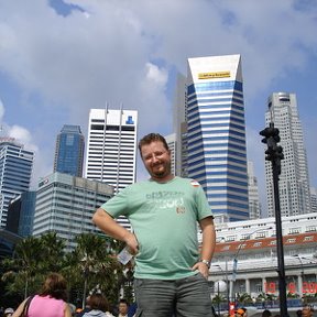 Фотография "A vot tak ja vygljazhu na fone Singapoure."