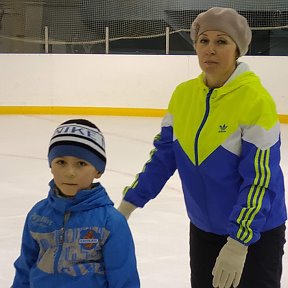 Фотография "Дени с мамой на льду 27.1.19г"