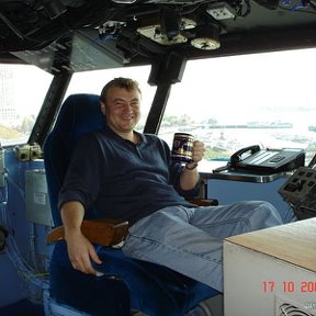 Фотография "Рабочее место капитана авианосца. В кружке чай. Cан-Диего, Калифорния"