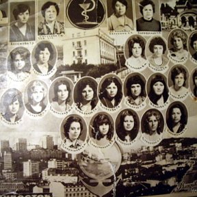 Фотография "Мед. училище 1973-1976год выпуска. г. Владивосток Моя группа-я в центре"