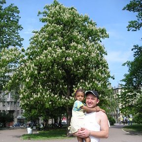 Фотография "я и Эмилька,май 2007 год,Некрасовский сквер,г.Спб"