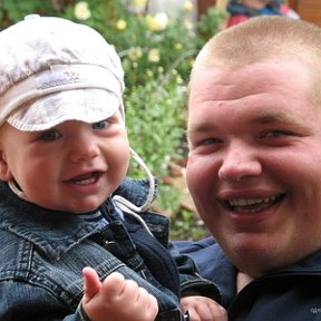 Фотография "С сыном Егоркой, на даче 2006г."