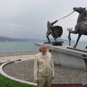 Фотография "Памятник "Исход" Есаул,есаул, чтож ты бросил коня."