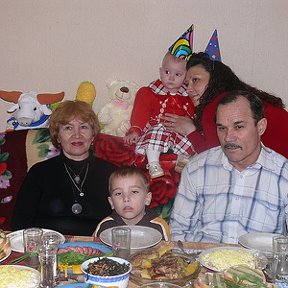 Фотография "я с внуками дочерью и мужем"