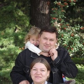 Фотография "Ялта. Я с женой Наташей и доченькой Ариной (ноябрь 2008)"