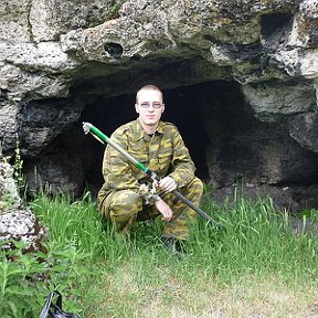 Фотография "пещера в свердловской области, д. Багышково. Типа иду на рыбалку."