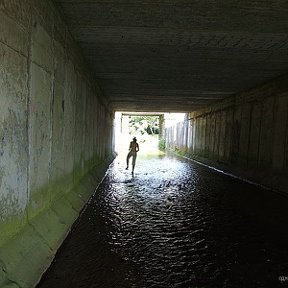 Фотография "Минск,перехожу очень холодную речку плавь"