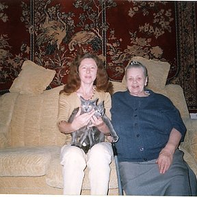 Фотография "2007 год.Я,моя мамуля и мои читинские кошки."