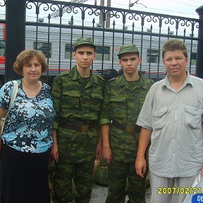 Фотография "Родители провожают  сыновей в армию"