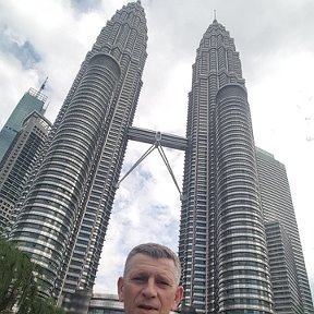 Фотография "Башни-близнецы "Петронас" высота 451 метр. Куала-Лумпур столица Малайзии."
