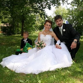 Фотография "Моя свадьба. У ЗАГСа на поляне с пока еще невестой))))"