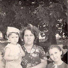 Фотография "я с детками
лето 1986 года в Саратове"