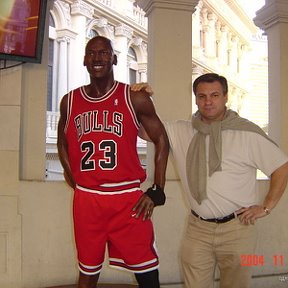 Фотография "las-Vegas 2007.















las-Vegas.Voskovaya figura Michael Jordan"