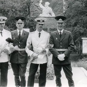 Фотография "День выпуска.Белоконь, Жуков, Свирида и я. Господа офицеры."