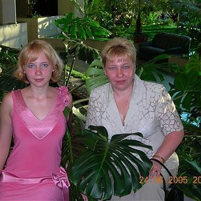 Фотография "На выпускном с младшей дочерю Еленой, 2005 г."