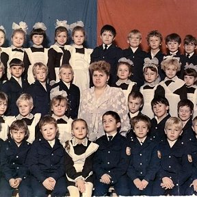 Фотография "Это 1 Б класс. Наша первая учительница Наталия Борисовна Черепович."