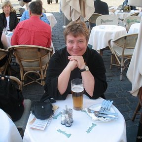 Фотография "Пью пиво в Праге, вдали от семьи и друзей."