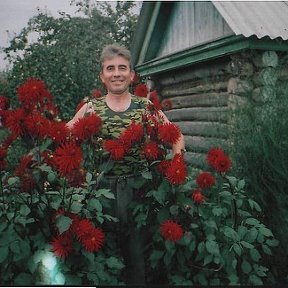 Фотография "2007 год. Я среди цветов на своей фазенде."