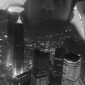 Фотография "Вид на ночной Шанхай. Автопортрет."