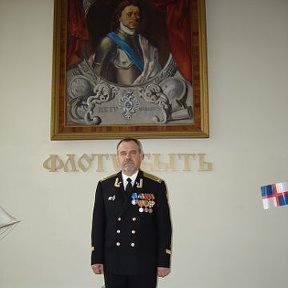 Фотография "капитан 1 ранга Виноградов Геннадий Александрович, после вручения Ордена Почета"