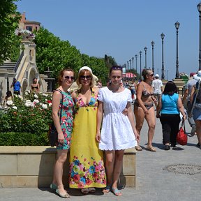 Фотография "июль 2014 в Одессе с племянницей и доченькой"