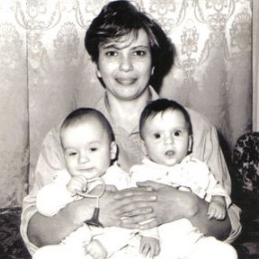Фотография "1991 год! мои близняшки Валя & Женя)"