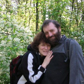 Фотография "Я с женой в черемухе. Киев, весна 2008."