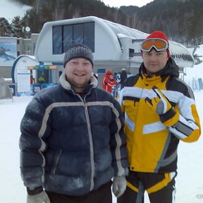 Фотография "Зима 2007 год, "Бобровый лог", первый раз в жизни прокатился на сноуборде.... Как видите в конце трассы еще стою на ногах:)"
