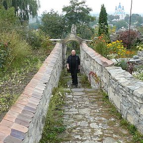 Фотография "Если я не стою за себя-то кто встанет за меня?
Если я только за себя-то кто я?
Если не сейчас-то когда?"