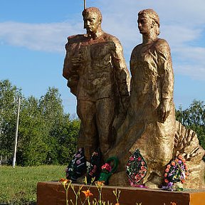 Фотография "памятник в Дигилёвке погибшим на войне"