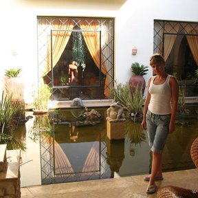 Фотография "Тунис, сентябрь 2007 г.
Внутренний дворик в отеле"