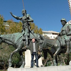 Фотография "Испания ноябрь 2008. У памятника Сервантесу."